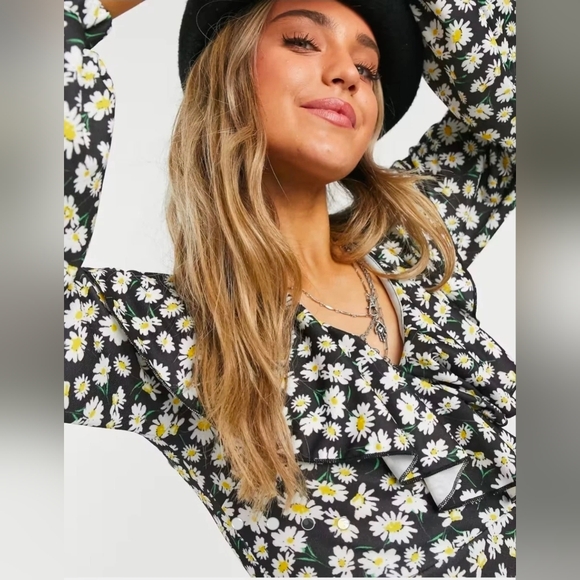 Asos • Ruffle‎ Daisy Dress - Picture 3 of 12